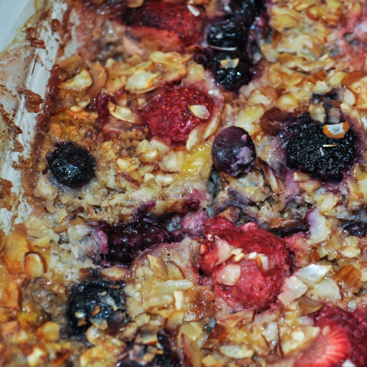 banana-berry baked oatmeal up close1